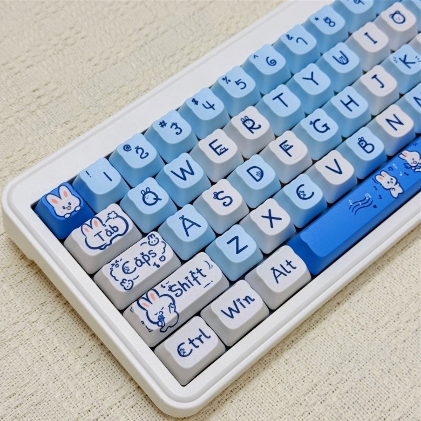 Gaming Keyboard Blue Switches - 귀여운 파란색 토끼 키캡 124키 MOA